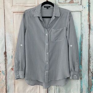 Velvet Heart Blue and White Striped Button Down Shirt Women’s Medium